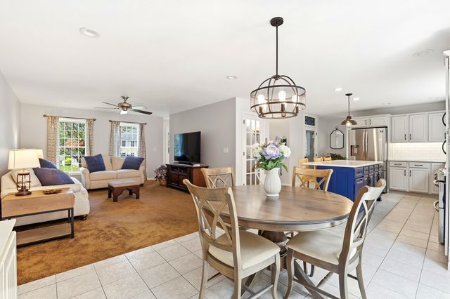 57 Lindsay Road, Hooksett, NH 03106