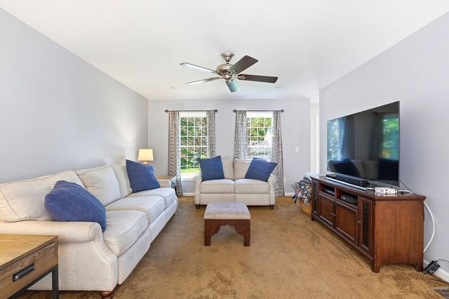 57 Lindsay Road, Hooksett, NH 03106