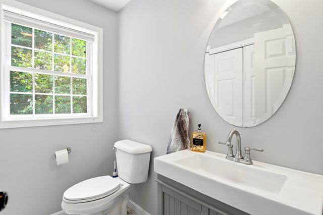 57 Lindsay Road, Hooksett, NH 03106