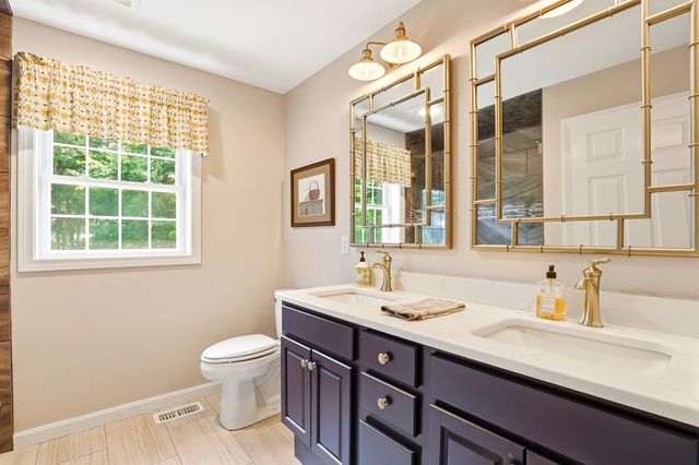 57 Lindsay Road, Hooksett, NH 03106