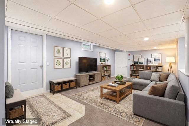 57 Lindsay Road, Hooksett, NH 03106