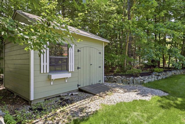 57 Lindsay Road, Hooksett, NH 03106