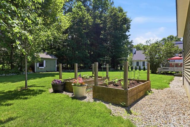 57 Lindsay Road, Hooksett, NH 03106