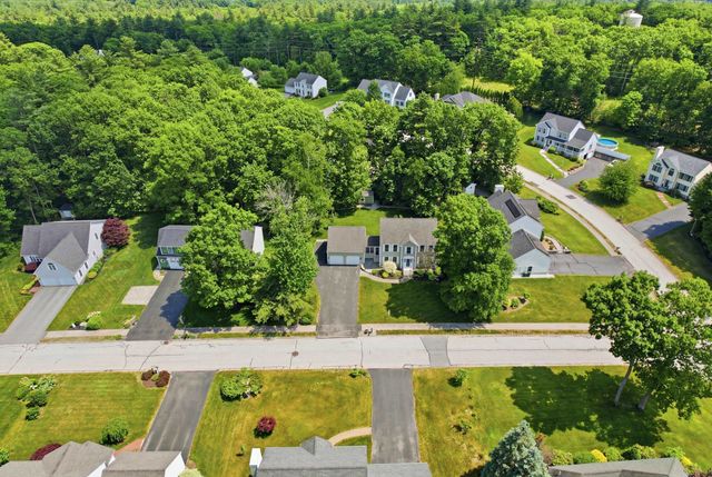 57 Lindsay Road, Hooksett, NH 03106