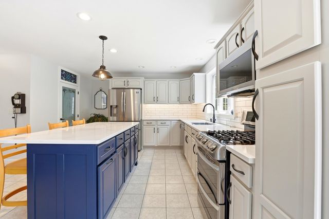 57 Lindsay Road, Hooksett, NH 03106
