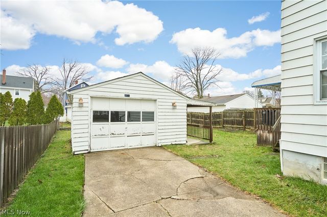 2491 8th Street, Cuyahoga Falls, OH 44221