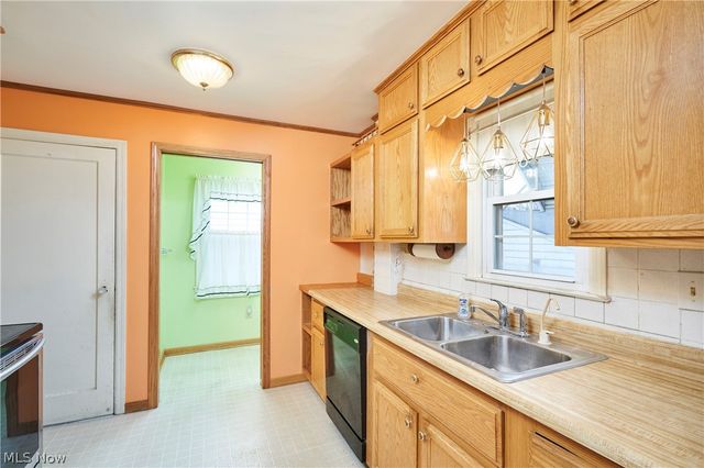 2491 8th Street, Cuyahoga Falls, OH 44221