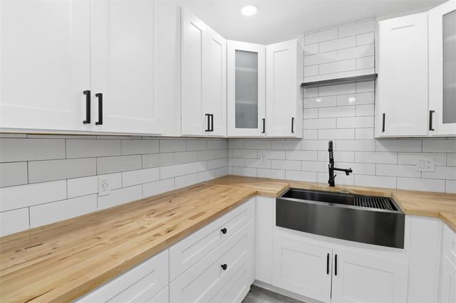 5345 AVON COURT, Orlando, FL 32807