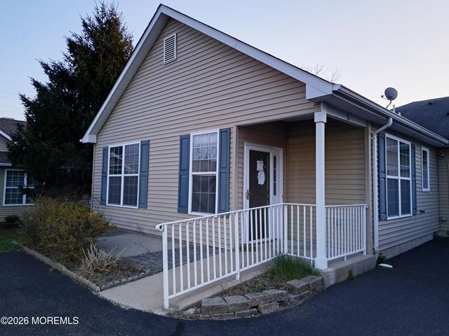 35 Fennel Court, Manchester, NJ 08759