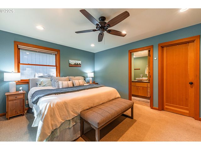 3010 Hendricks Hill Dr, Eugene, OR 97403