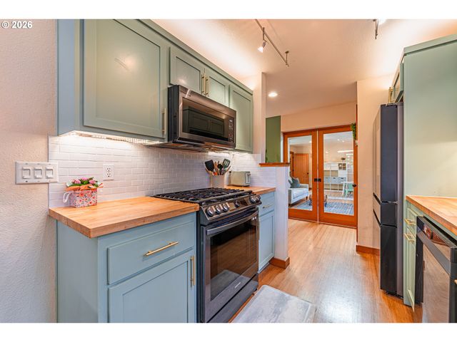 3010 Hendricks Hill Dr, Eugene, OR 97403