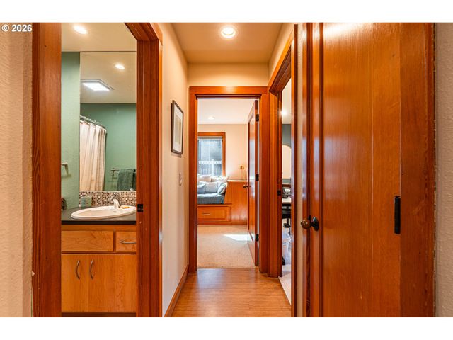 3010 Hendricks Hill Dr, Eugene, OR 97403