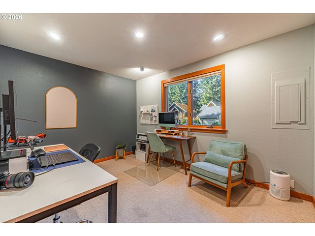 3010 Hendricks Hill Dr, Eugene, OR 97403