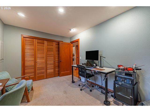 3010 Hendricks Hill Dr, Eugene, OR 97403