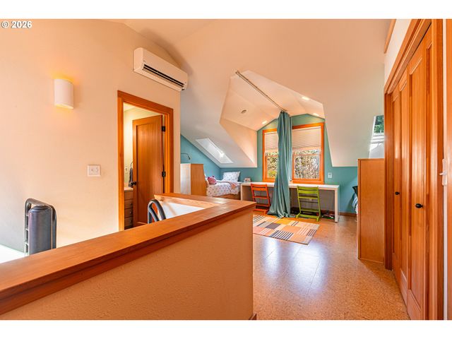 3010 Hendricks Hill Dr, Eugene, OR 97403