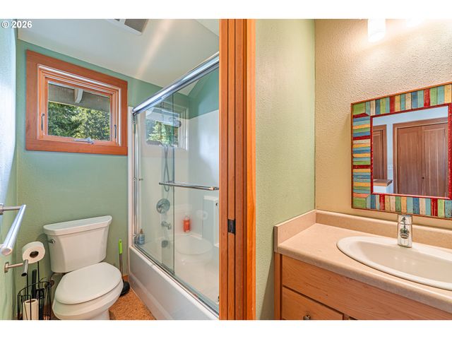 3010 Hendricks Hill Dr, Eugene, OR 97403