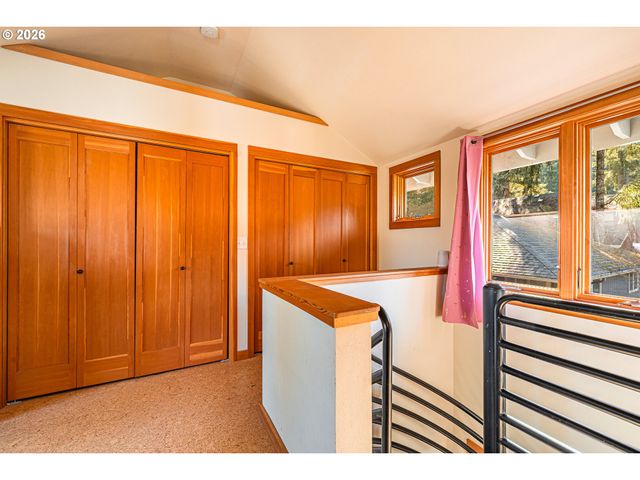 3010 Hendricks Hill Dr, Eugene, OR 97403