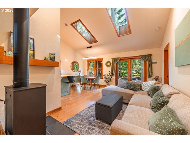 3010 Hendricks Hill Dr, Eugene, OR 97403