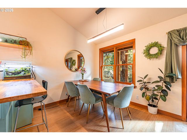 3010 Hendricks Hill Dr, Eugene, OR 97403