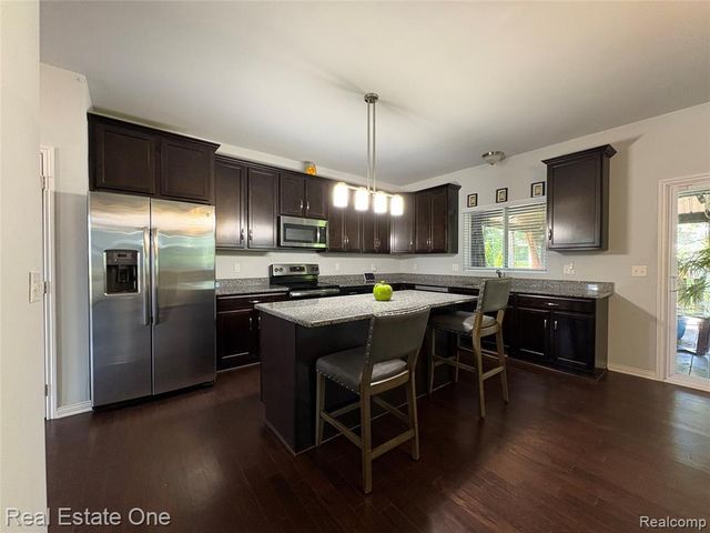 329 Beaver Run, Holly, MI 48442