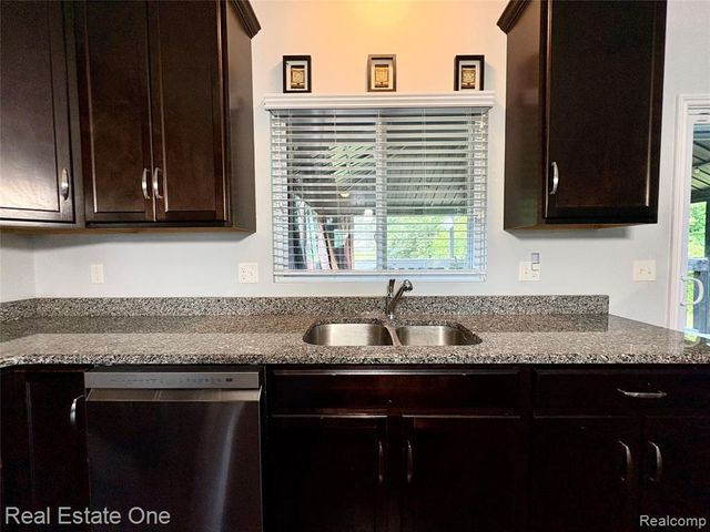 329 Beaver Run, Holly, MI 48442