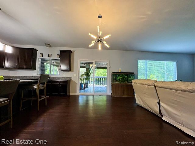 329 Beaver Run, Holly, MI 48442