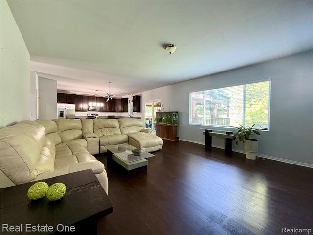 329 Beaver Run, Holly, MI 48442