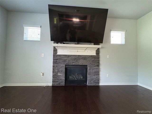 329 Beaver Run, Holly, MI 48442