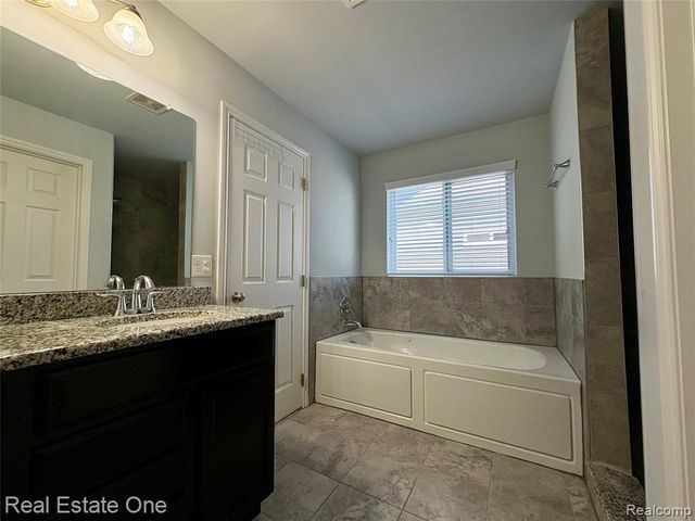 329 Beaver Run, Holly, MI 48442