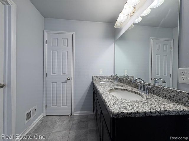 329 Beaver Run, Holly, MI 48442