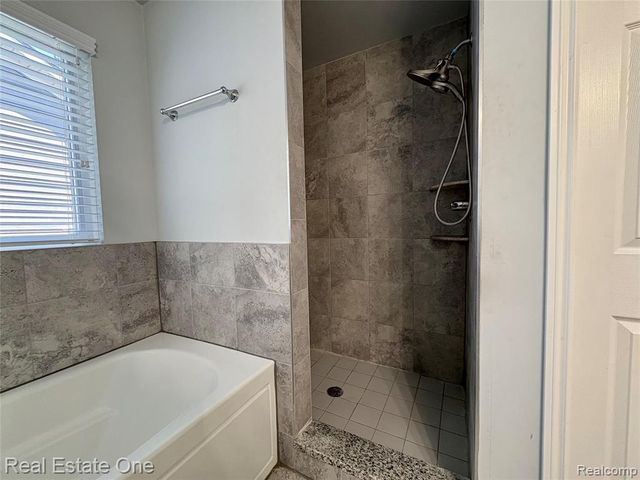 329 Beaver Run, Holly, MI 48442