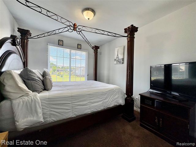 329 Beaver Run, Holly, MI 48442