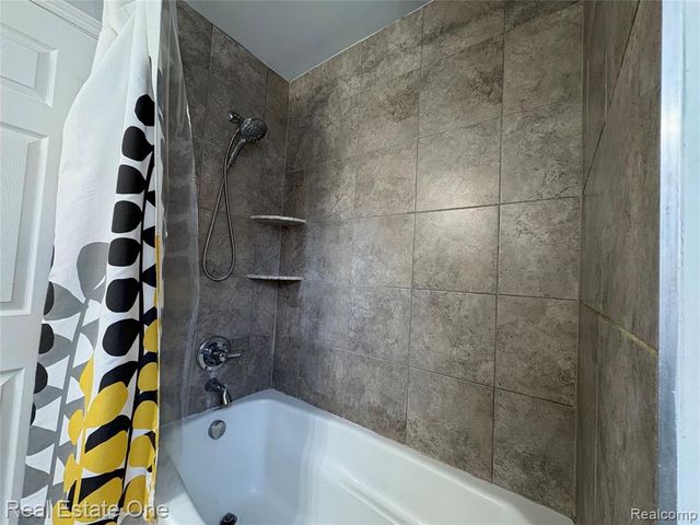 329 Beaver Run, Holly, MI 48442