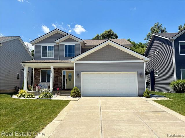 329 Beaver Run, Holly, MI 48442