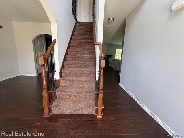 329 Beaver Run, Holly, MI 48442