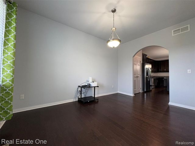 329 Beaver Run, Holly, MI 48442