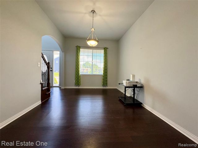 329 Beaver Run, Holly, MI 48442