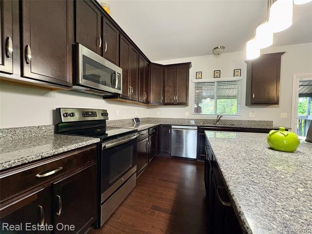 329 Beaver Run, Holly, MI 48442