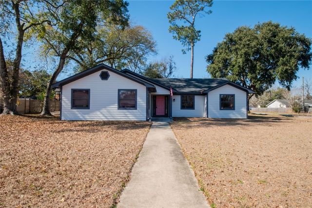 100 Pinedale Drive, St Marys, GA 31558