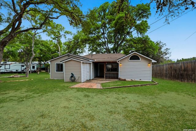 772 NW Pebble Beach Dr, Lakehills, TX 78063