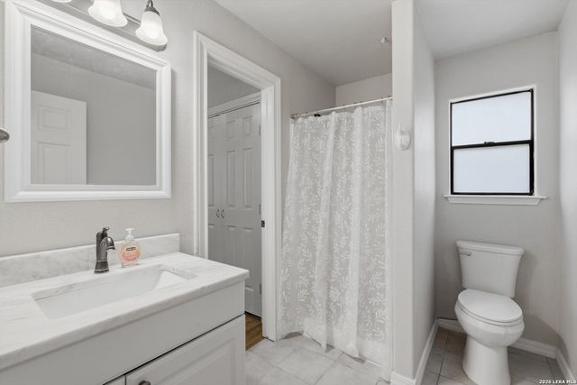 772 NW Pebble Beach Dr, Lakehills, TX 78063