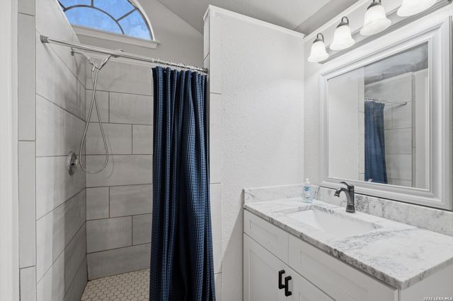 772 NW Pebble Beach Dr, Lakehills, TX 78063