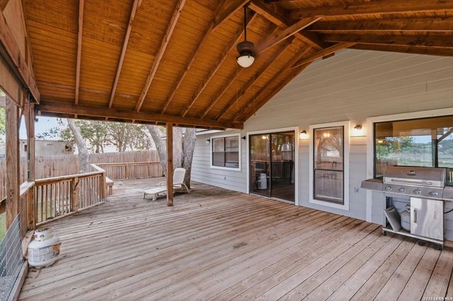 772 NW Pebble Beach Dr, Lakehills, TX 78063