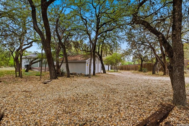 772 NW Pebble Beach Dr, Lakehills, TX 78063