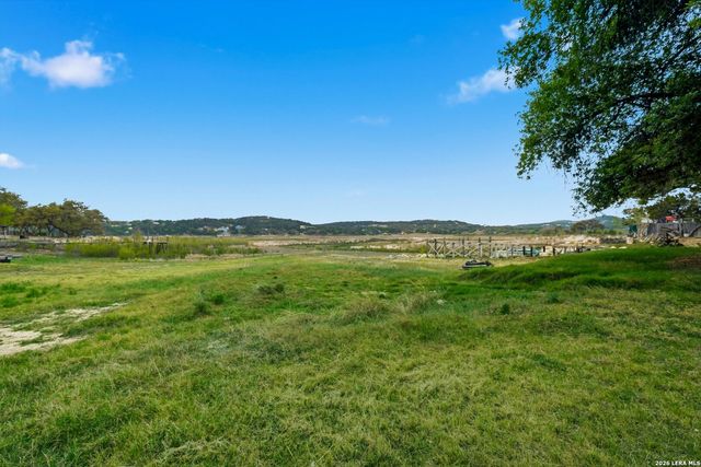 772 NW Pebble Beach Dr, Lakehills, TX 78063