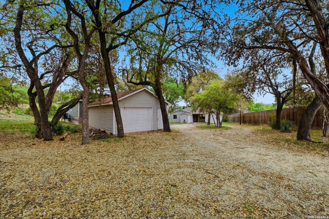 772 NW Pebble Beach Dr, Lakehills, TX 78063