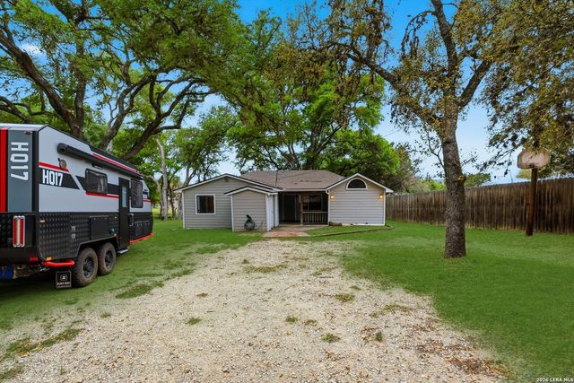 772 NW Pebble Beach Dr, Lakehills, TX 78063