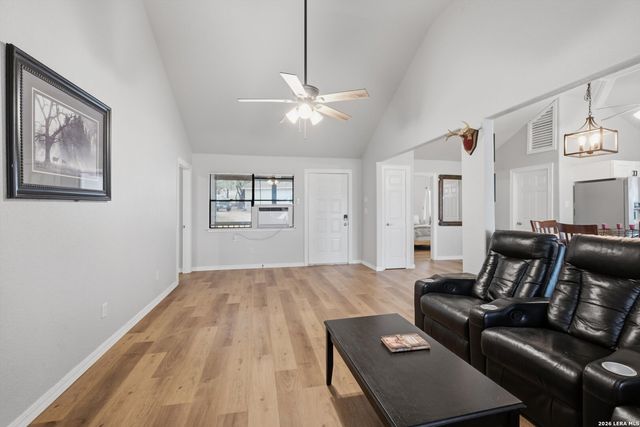 772 NW Pebble Beach Dr, Lakehills, TX 78063