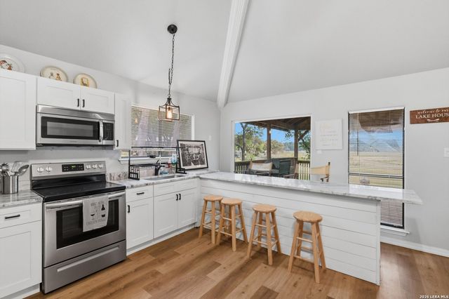 772 NW Pebble Beach Dr, Lakehills, TX 78063