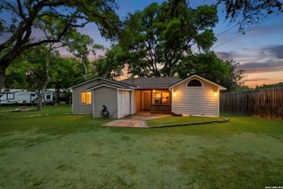 772 NW Pebble Beach Dr, Lakehills, TX 78063